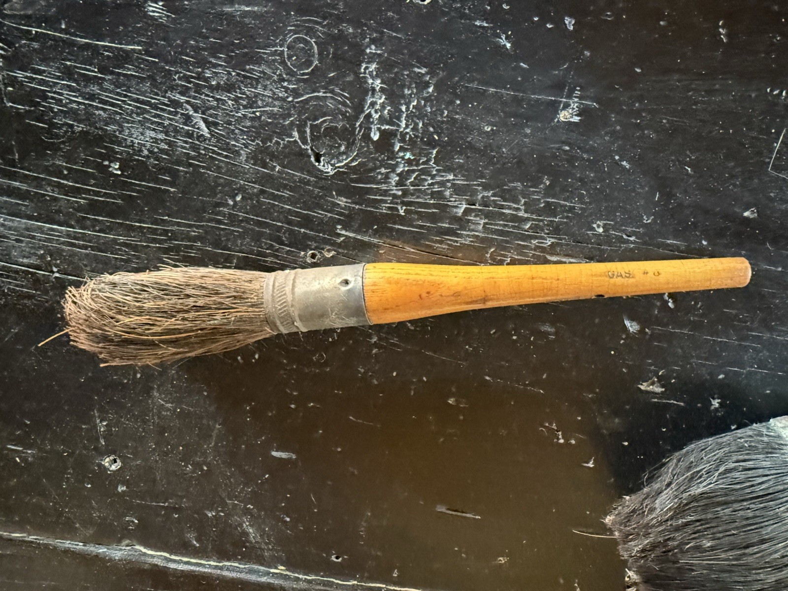 2 Vintage Antique Paint Brushes Wood Handle Horse Hair Art Round Rectangle