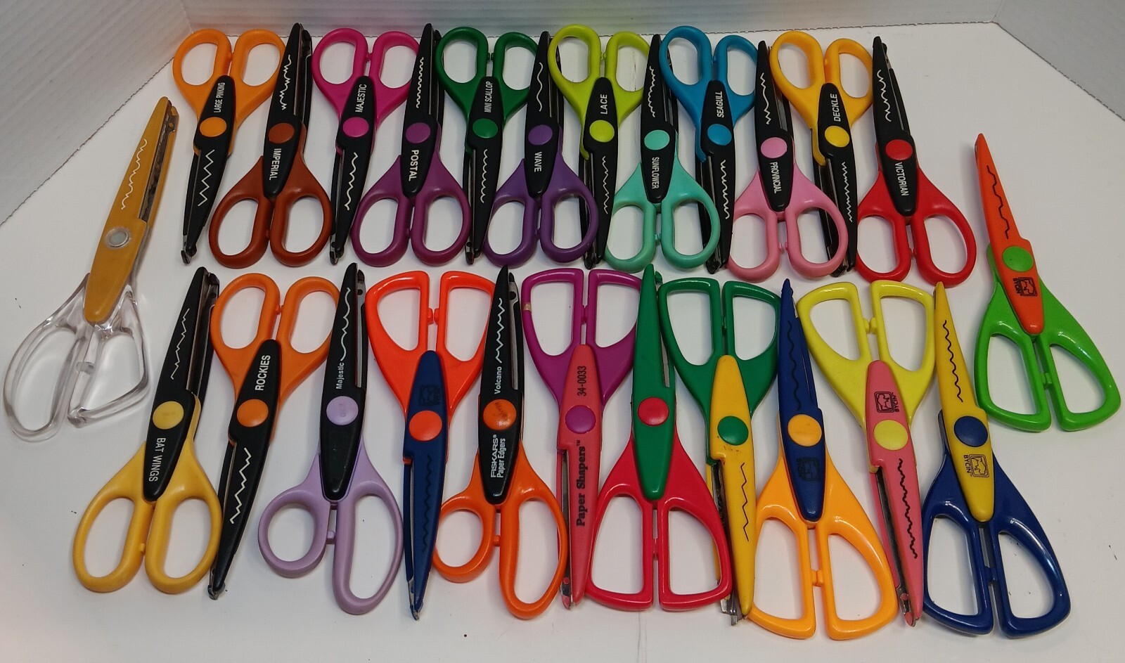 Lot of 25 Assorted Collection of Decorative Edge craft Scissors unbranded Paper