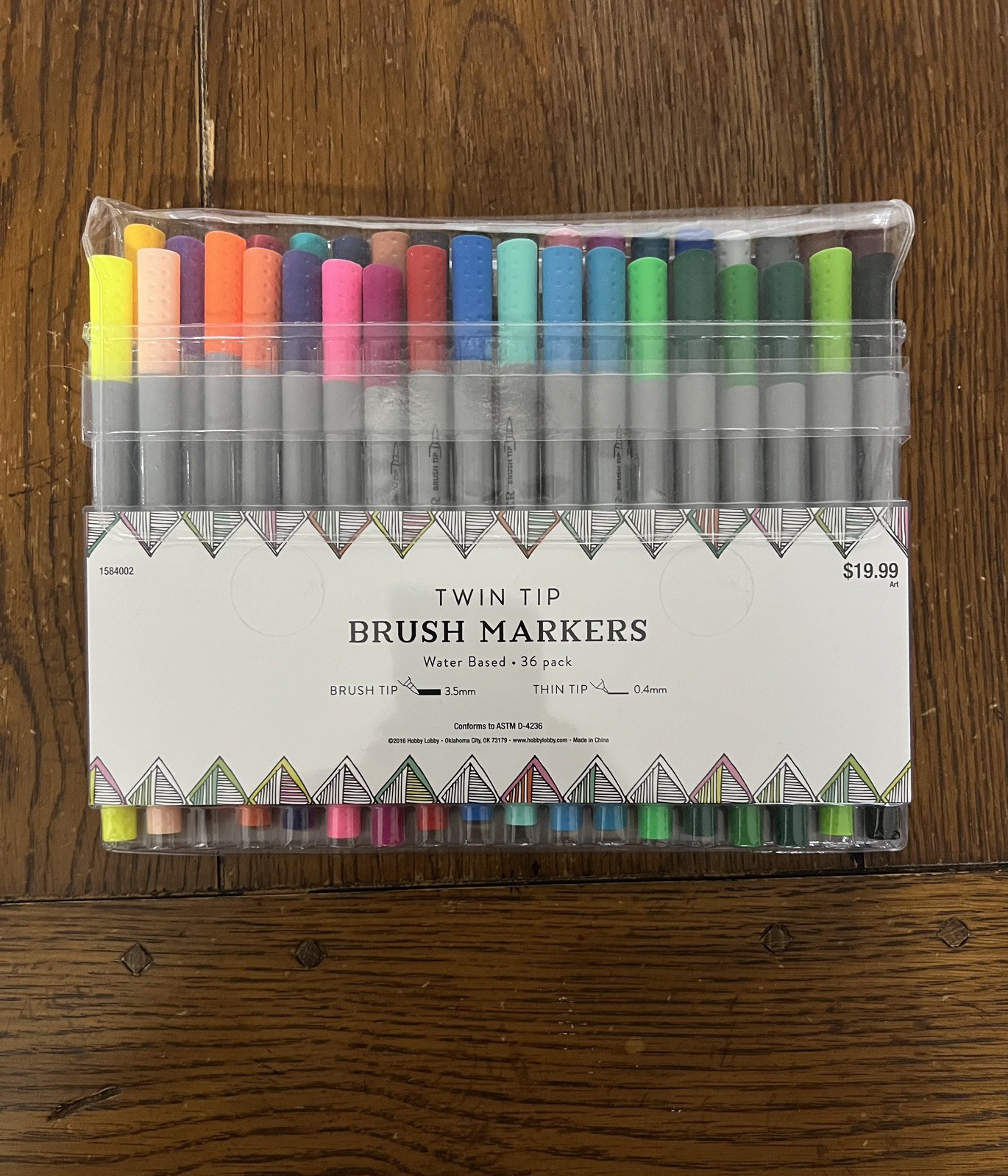 New Twin Tip Brush Marker Set Water Base 36 Pack
