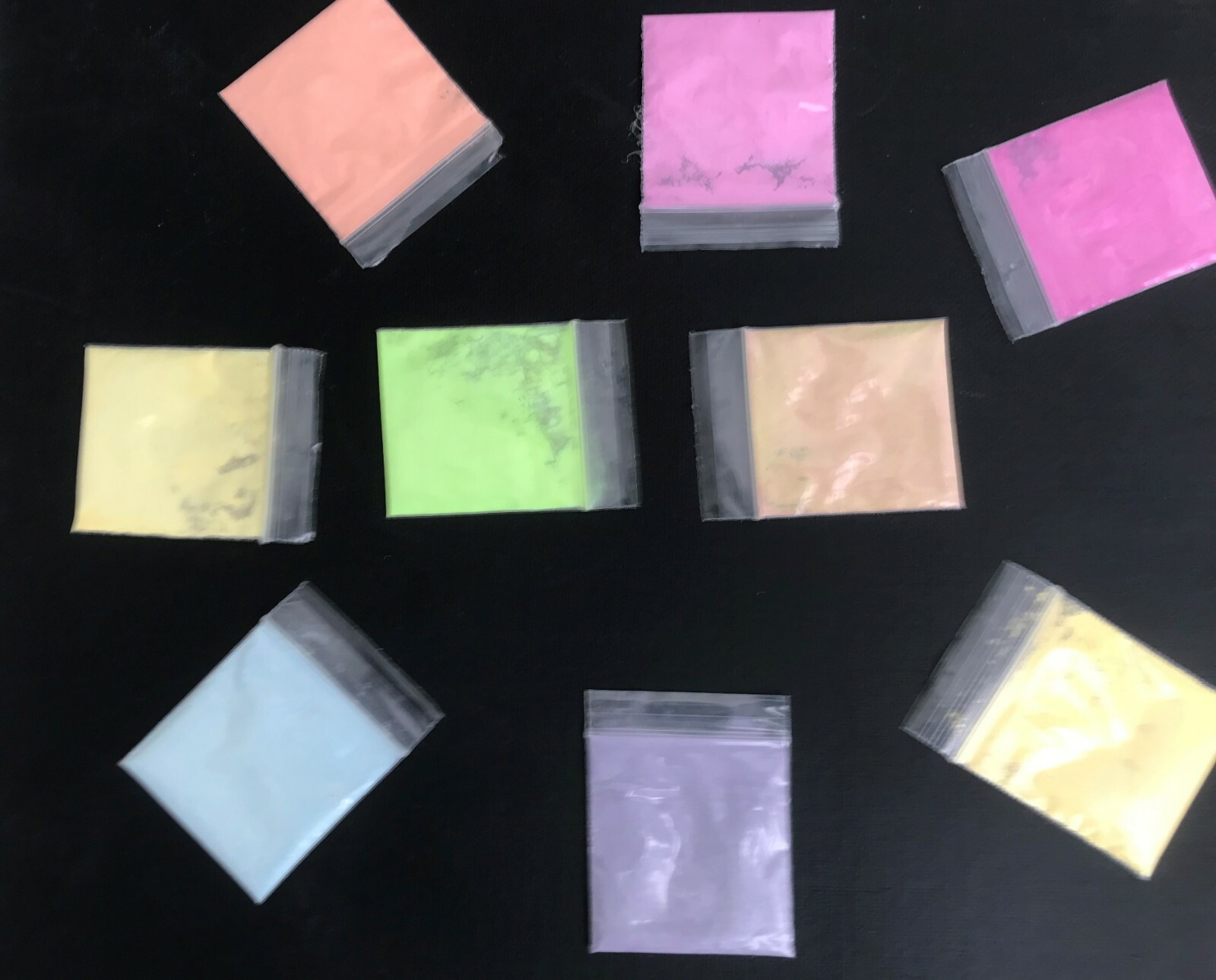 UNIC GREEN PHOTOCHROMIC UV ACTIVATED GLOW in the DARK pigment