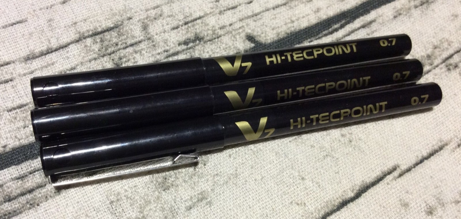 3x Pilot V7 Pens Blue Black Red Color Hi-Tecpoint Extra Fine 0.7 Ink Rollerball