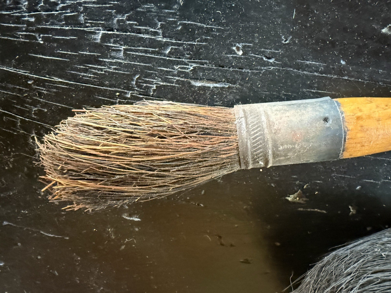 2 Vintage Antique Paint Brushes Wood Handle Horse Hair Art Round Rectangle