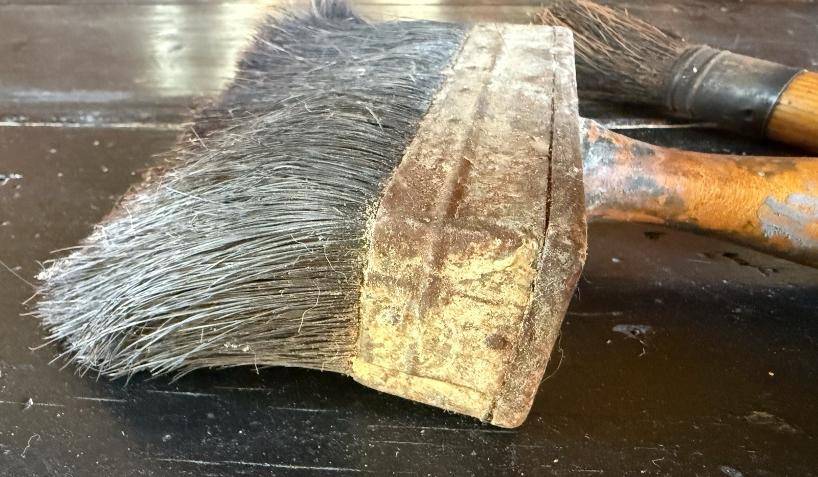 2 Vintage Antique Paint Brushes Wood Handle Horse Hair Art Round Rectangle
