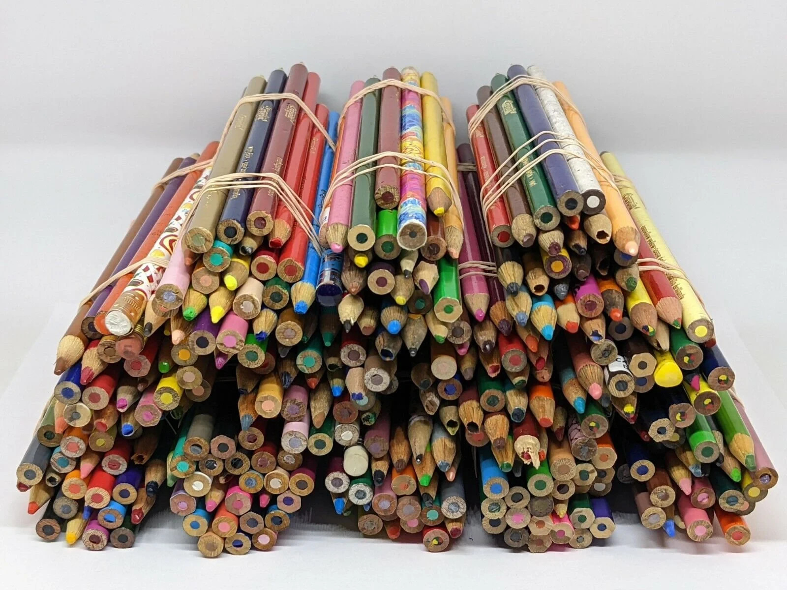 300 Colored Pencil Crayon Lot Preowned Bulk Crayola Grab Bag School Art & Crafts